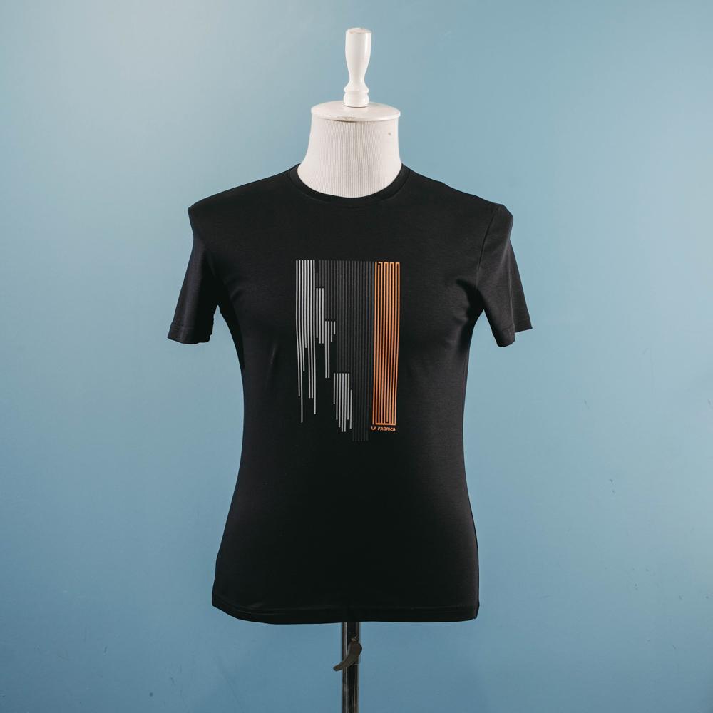 Qara naxışlı t-shirt
