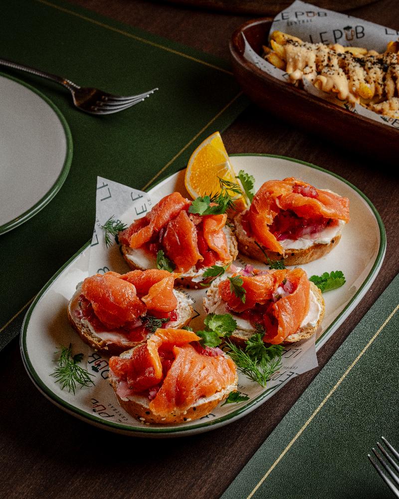 Brusketta Salmon ilə