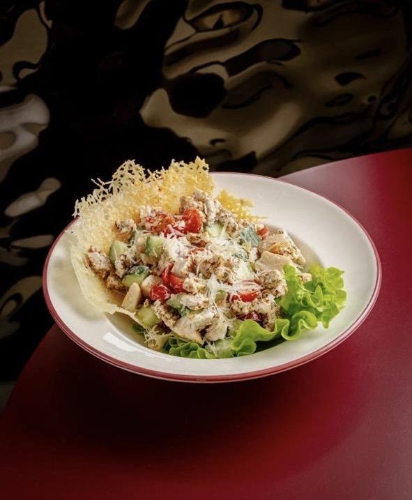 Toyuqlu salat 