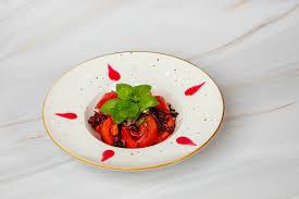 Vişnəli pomidor salatı
