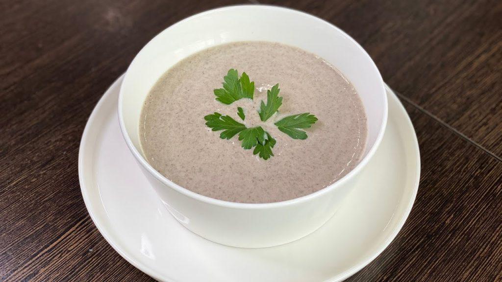 Qaymaqlı göbələk şorbası