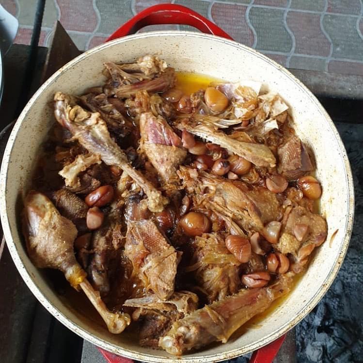 Hinduşka qovurma şabalıd ilə