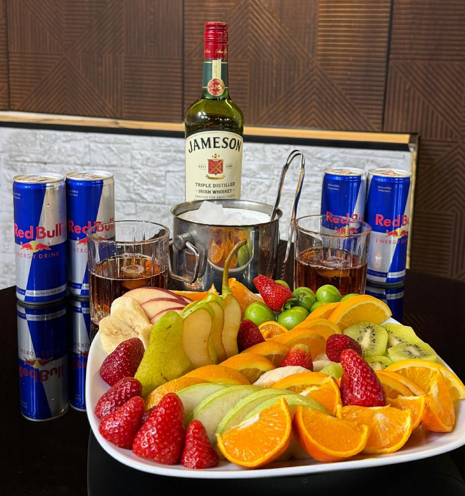 Visqi seti.Jameson (1lt),Redbull (4əd),Meyvə asarti (1əd).