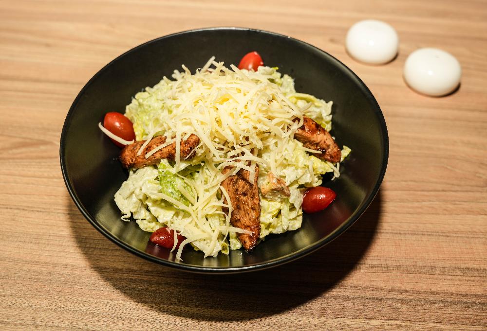 Sezar salatı