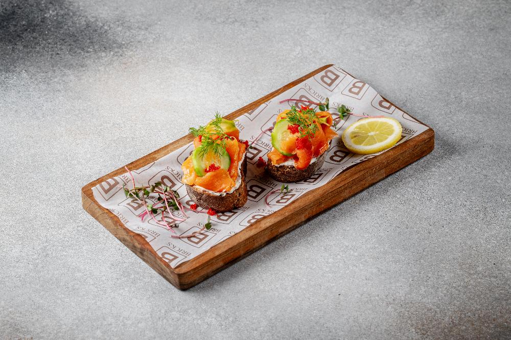 Salmon bruschetta