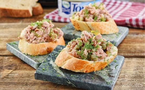 Brusketta tuna balığı ilə