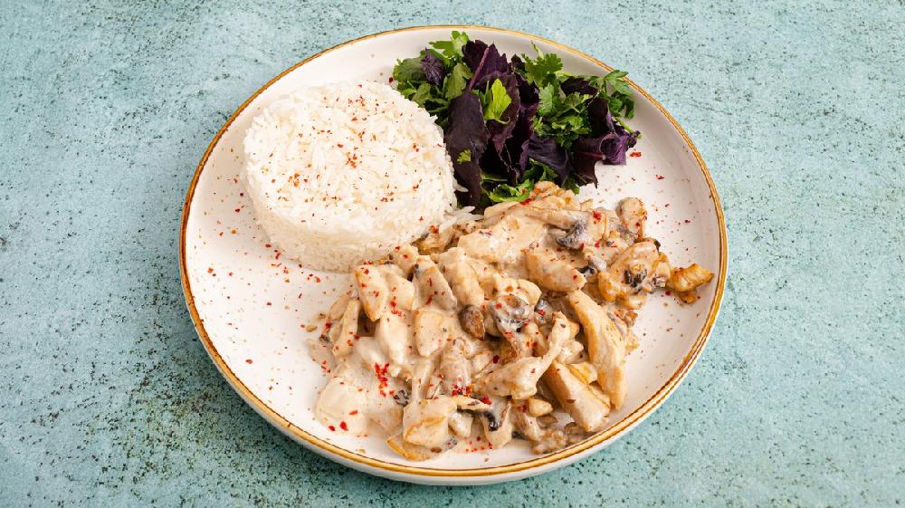 Toyuq stroganoff