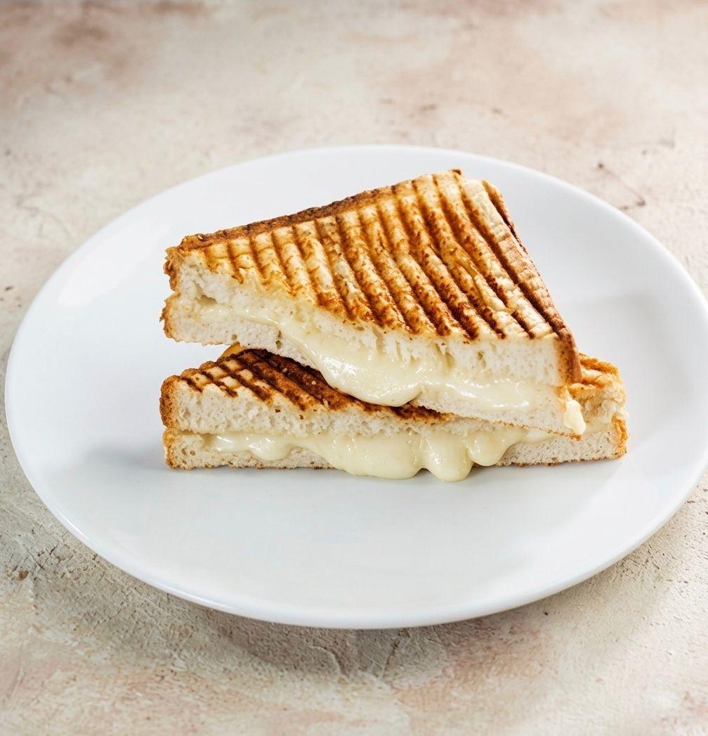 Pendirli tost sendviç