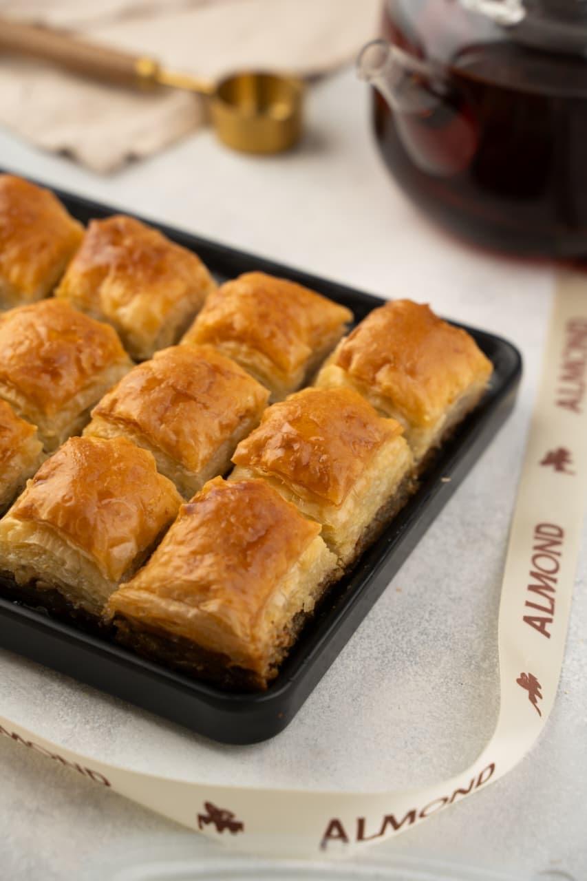 Türk paxlavası klasik - Qozlu