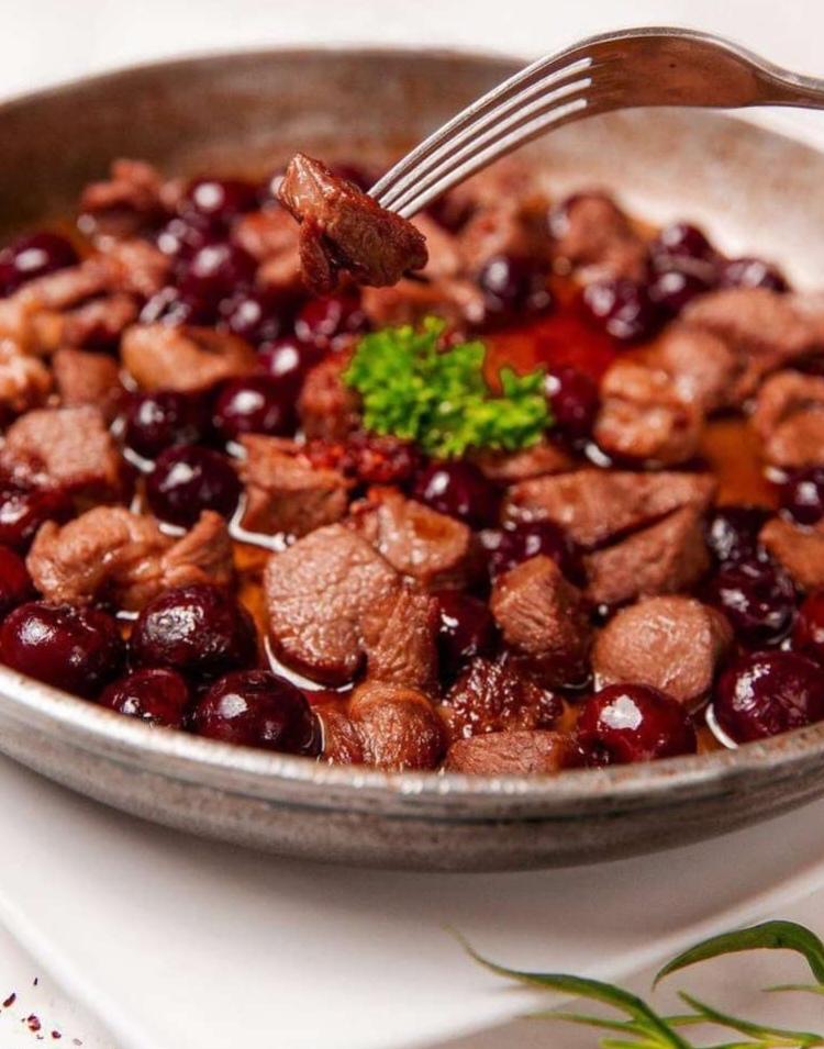 Albalılı quzu əti 