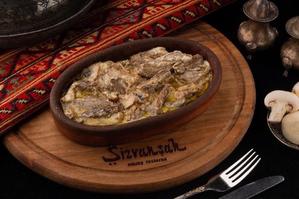 Qaymaqlı dana əti