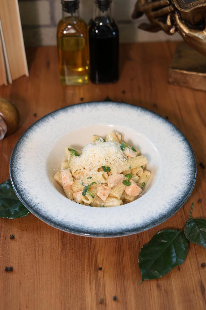 SALMON TORTIGLIONI CREAM SAUCE