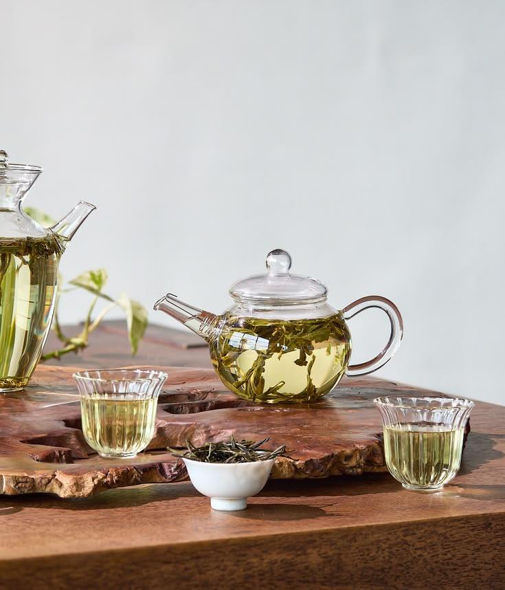 Green Himalajian teapot