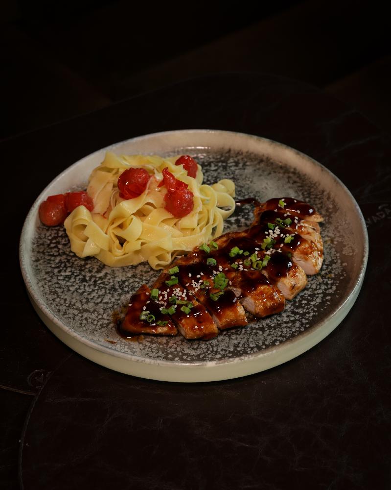 Toyuq Teriyaki Tagliatellepastası ilə
