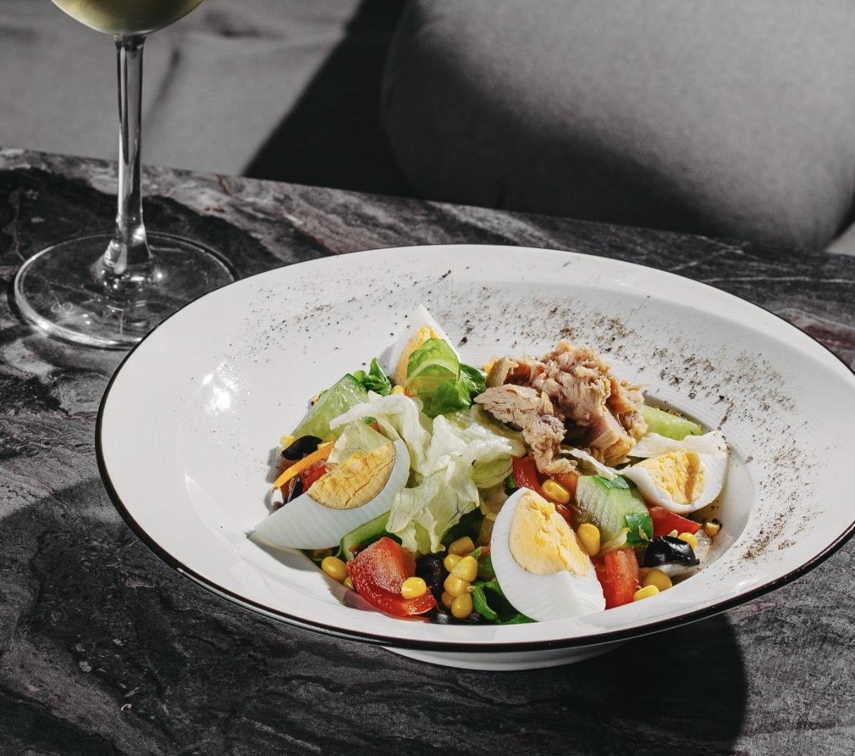Tun balığı salatı (Tuna)
