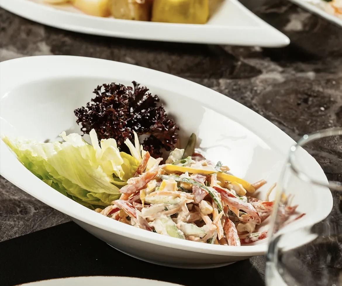 Toyuq salatı