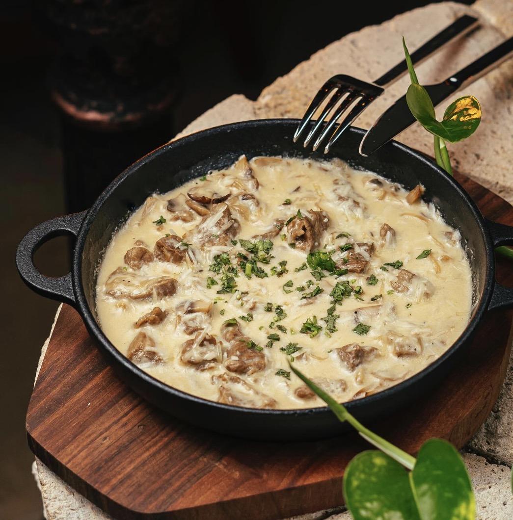 Qaymaqlı dana əti