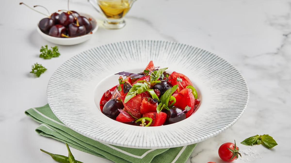 Albalılı Pomidor salatı