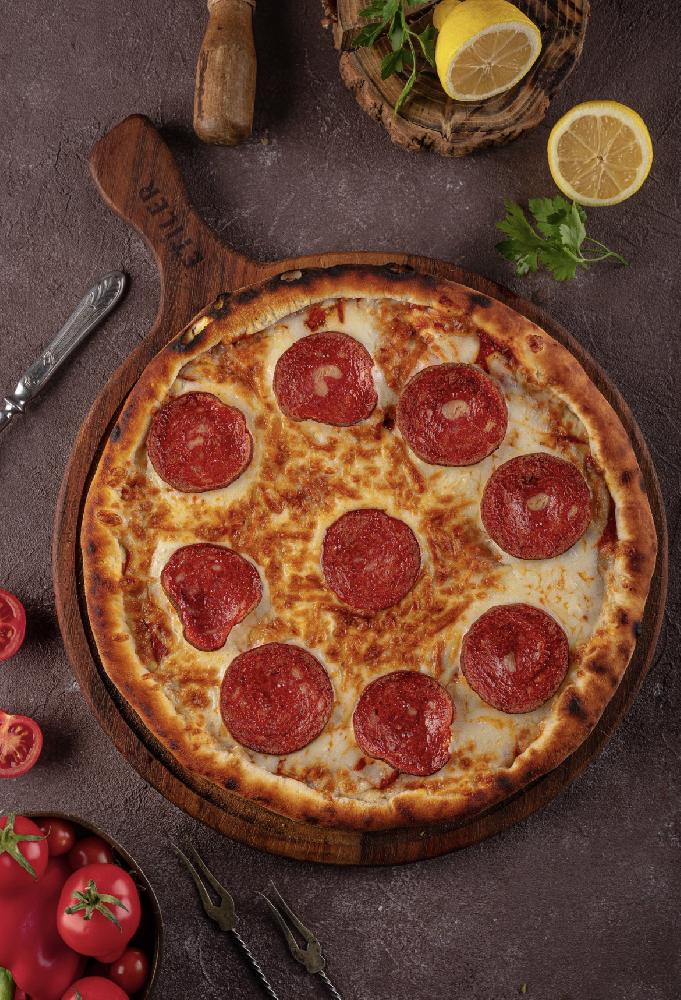 Salami pizza