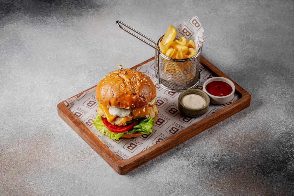 Toyuq burger fri ilə