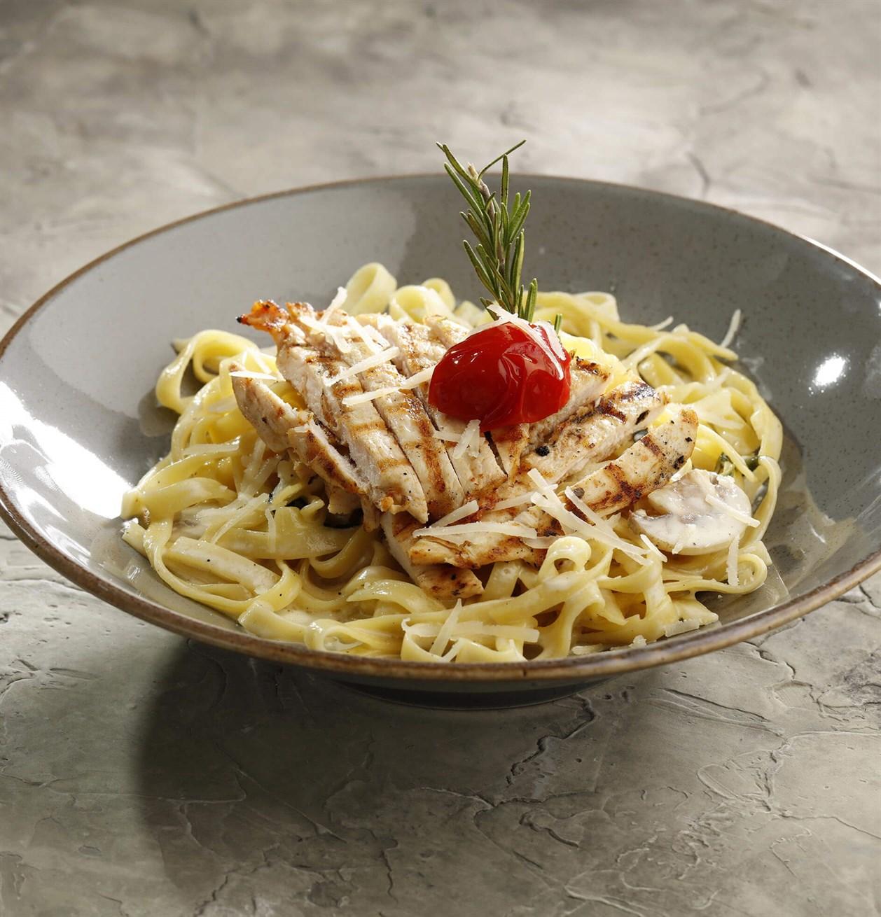 Spagetti toyuq