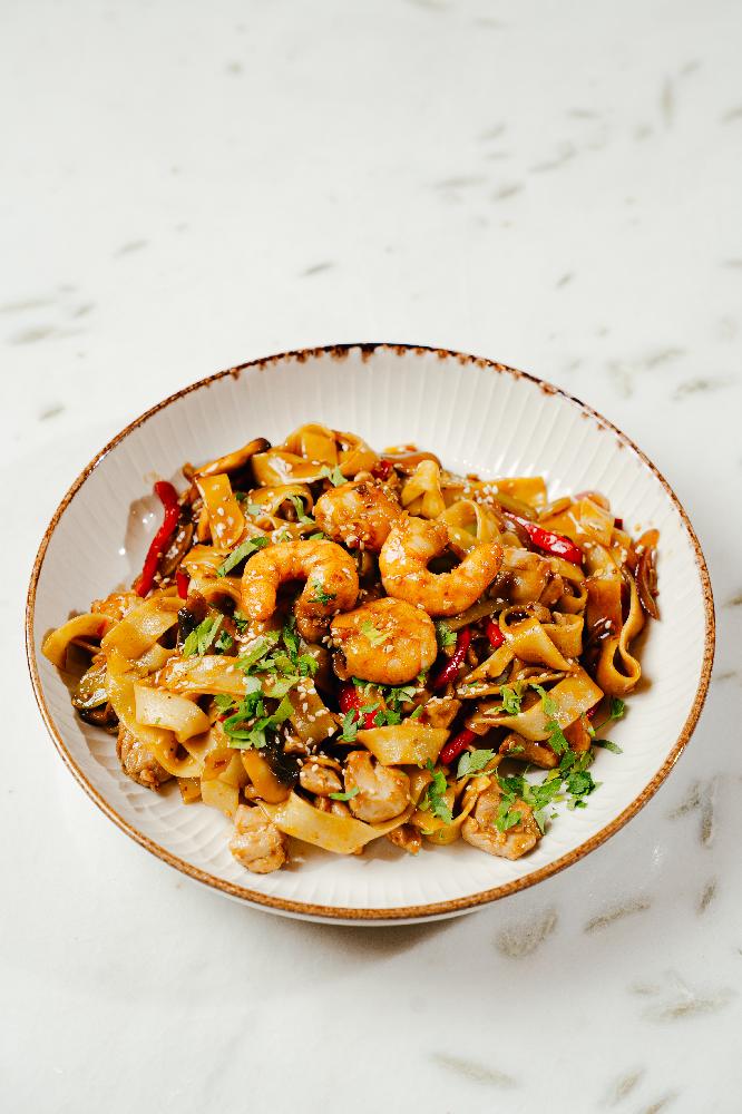Toyuqlu və Krevetkalı Asiyasayağı Pasta