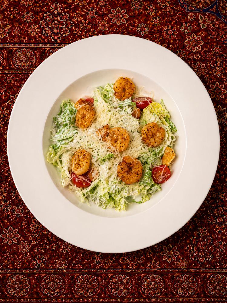 Sezar salat krevetka