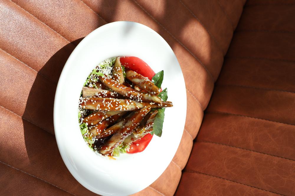Xırt-xırt badımcan salatı