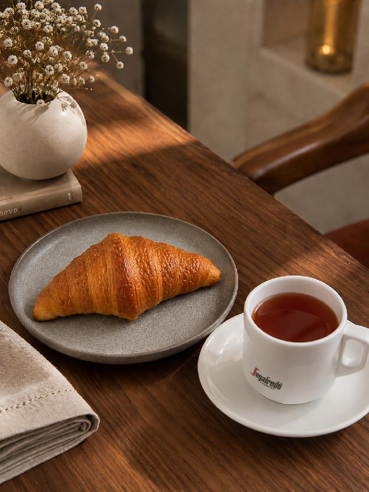 Tea & Croissant