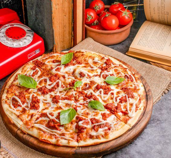 Pizza bolognese