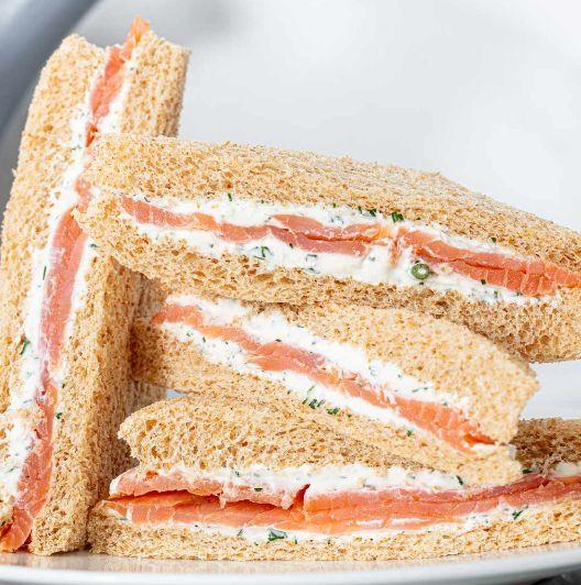 Clab sandwich smonke salmon