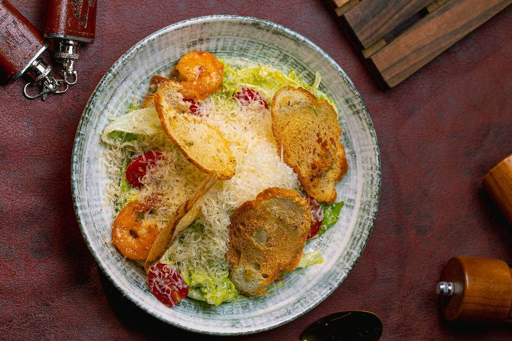 Sezar toyuq salatı ( 400  qr )