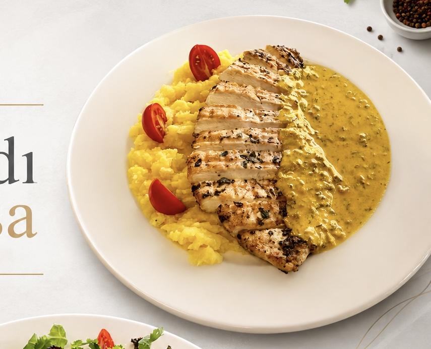 Toyuq steyk kafe'de Paris sousunda
