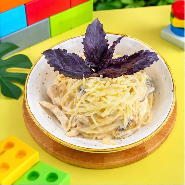 Spagetti toyuqlu