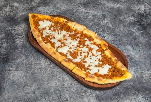 Qiyməli pendirli pide