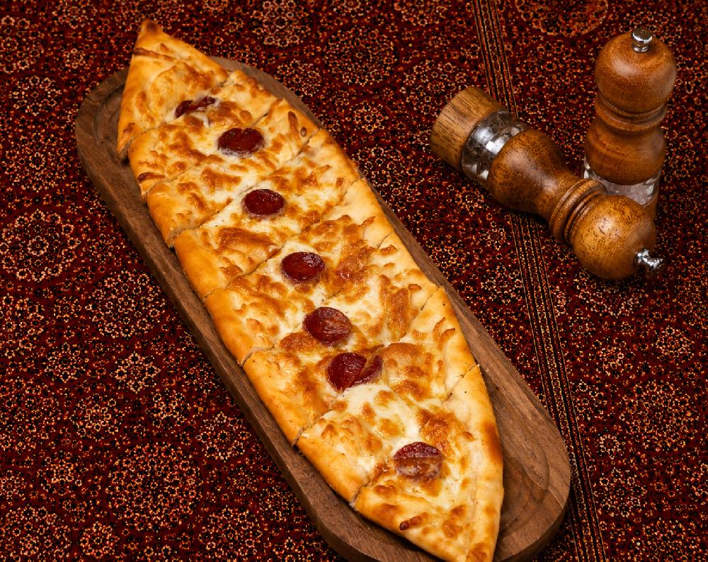 Sucuklu pide