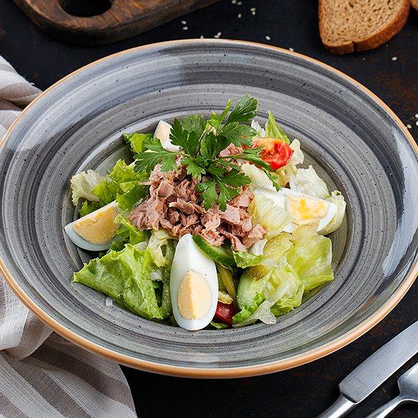 Tuna balığı salatı