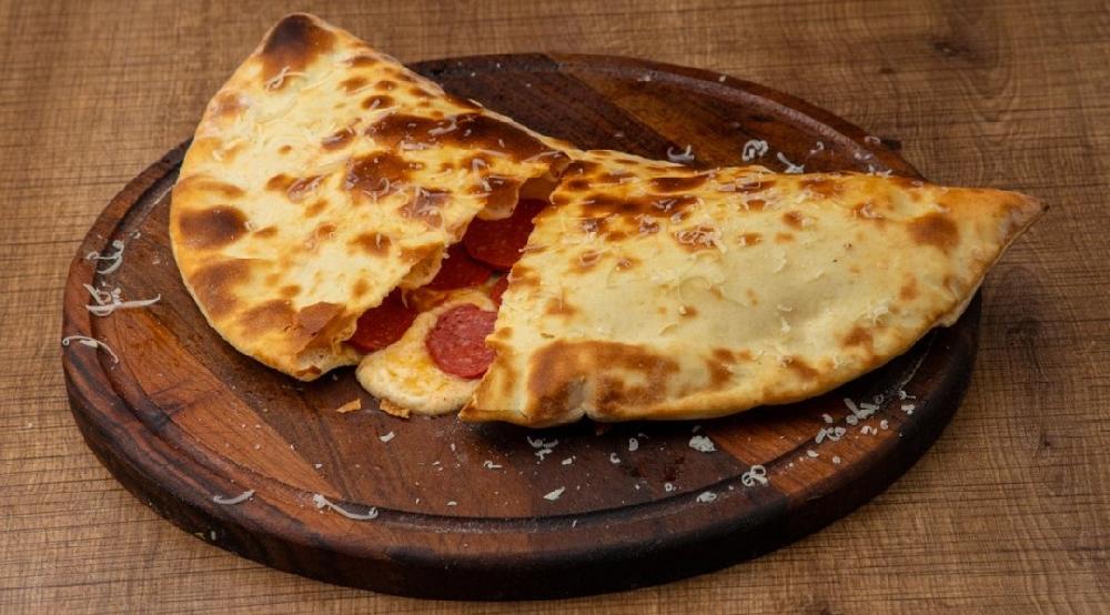 Calzone sucuklu