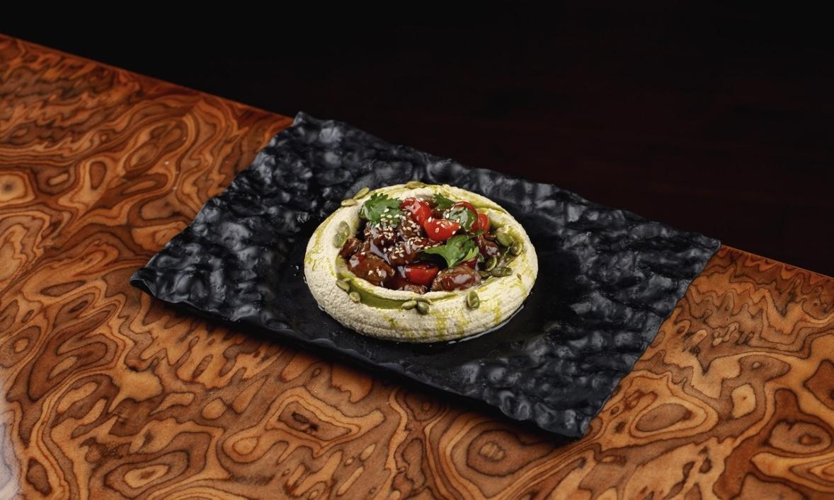 Hummus with beef