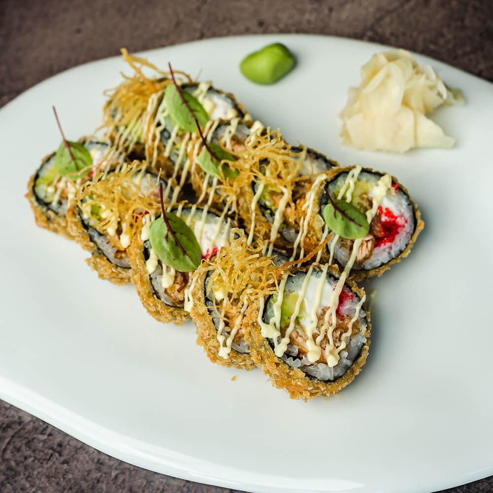Spicy salmon hot roll