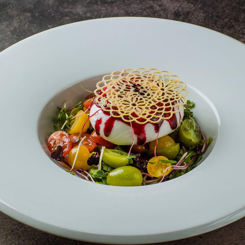 Buratta salad with tomato
